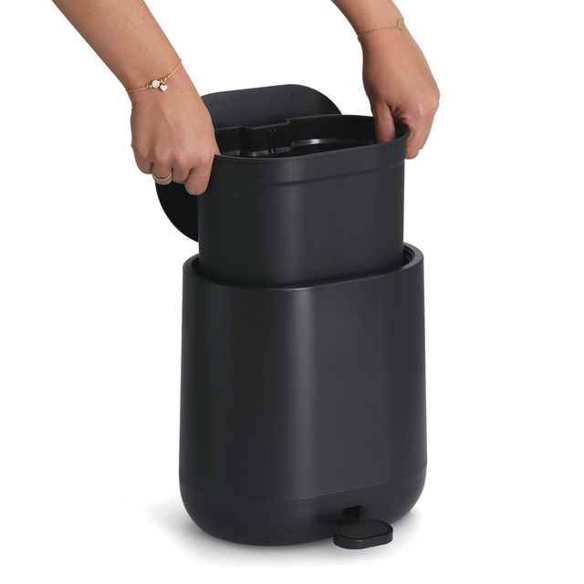 ZELLER pedálos szemetes, lassan záródó fedéllel, 6 l, fekete