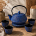 Öntöttvas teáskanna szűrővel, csészékkel és alátéttel HANU, 1 l, sötétkék